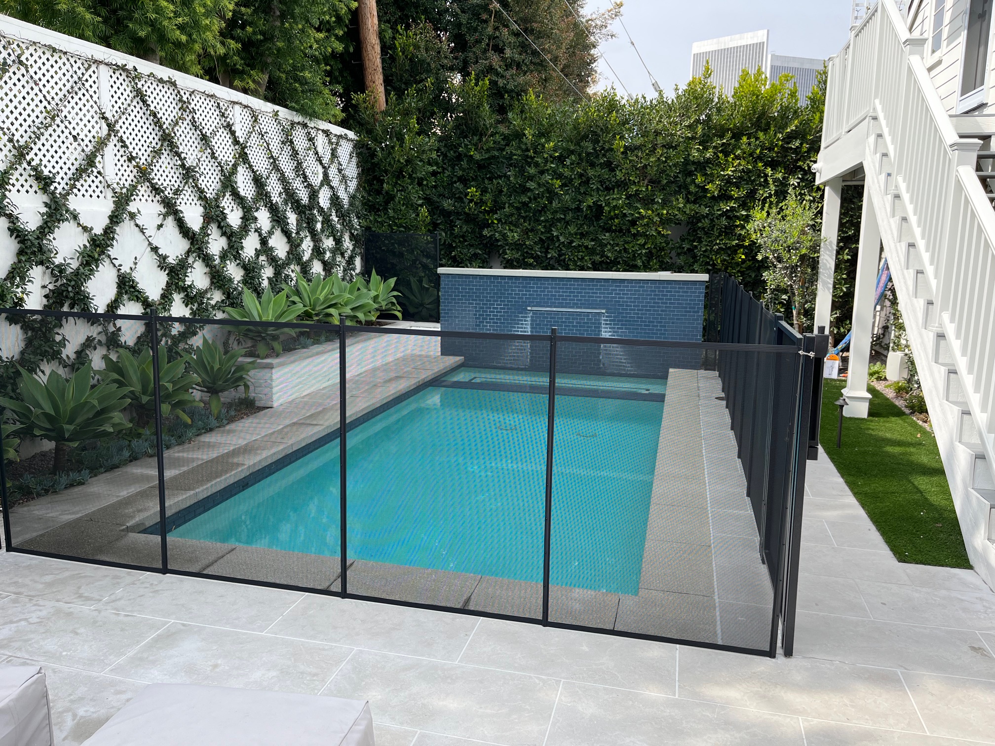 Mesh pool fencing